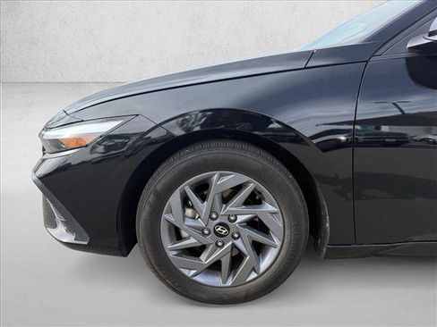 Certified 2024 Hyundai Elantra SEL FWD image 17