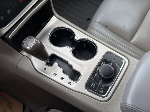 Used 2011 Jeep Grand Cherokee Laredo AWD/4WD image 21