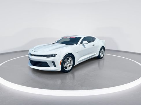 Used 2017 Chevrolet Camaro LT RWD image 5