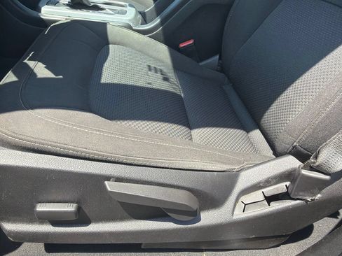 Used 2021 Chevrolet Colorado LT AWD/4WD image 12