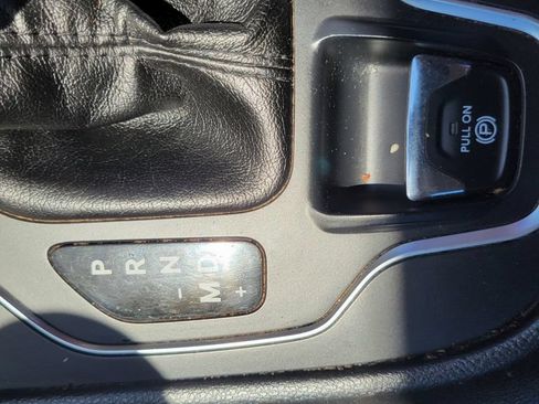 Used 2019 Jeep Cherokee Latitude w/ Popular Appearance Group FWD image 17