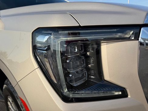 Used 2022 GMC Yukon SLE AWD/4WD image 6
