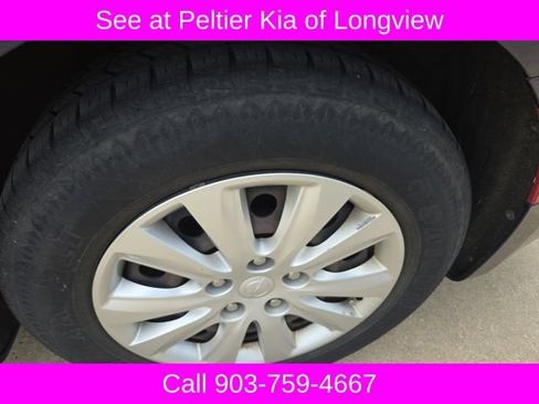 Used 2020 Chrysler Voyager L FWD image 6