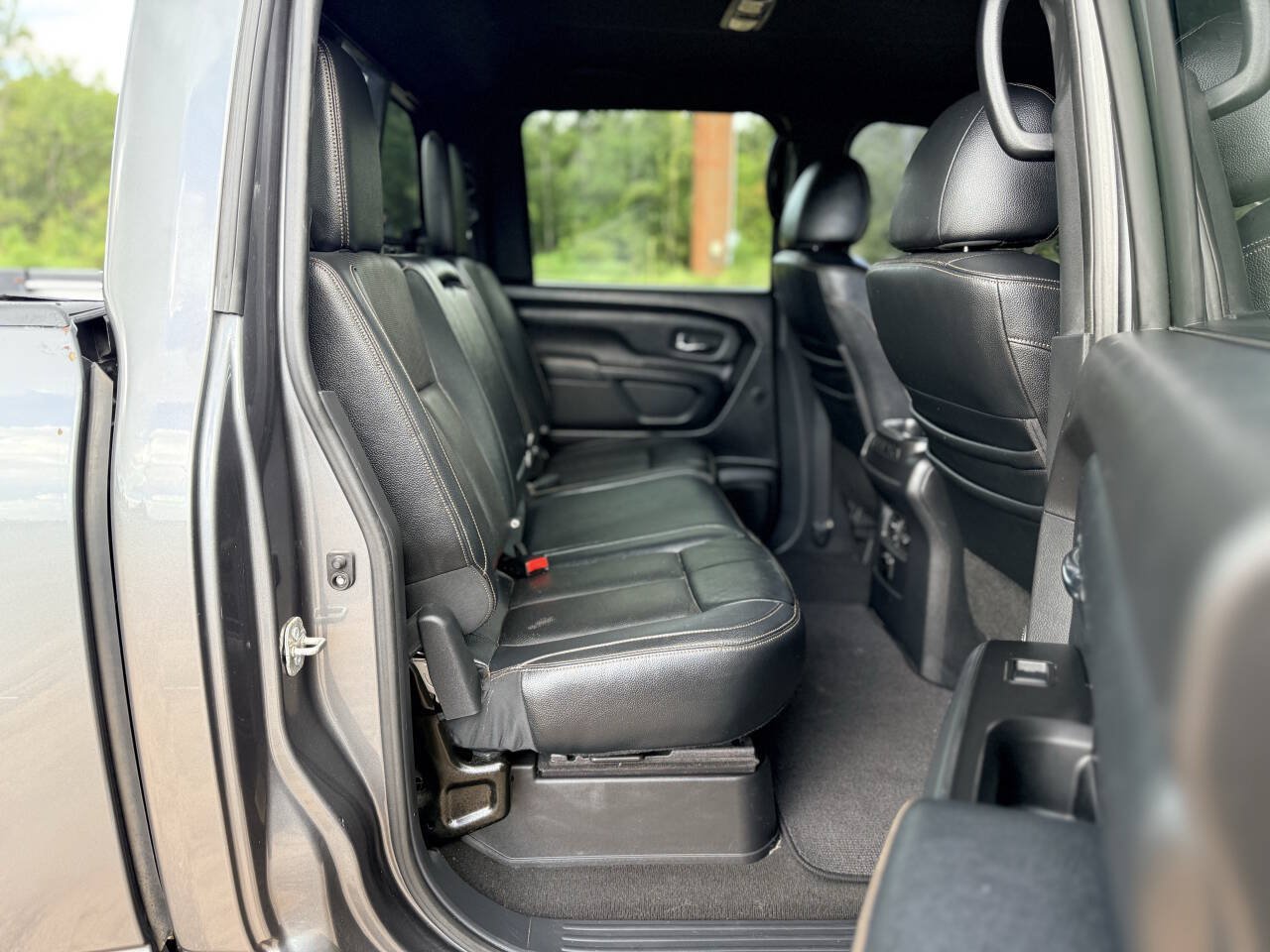 Used 2018 Nissan Titan SL w/ Midnight Edition RWD image 14