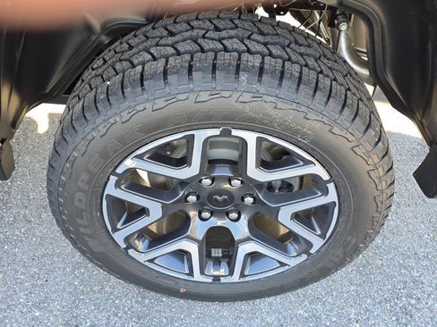 New 2026 RAM 1500 Laramie w/ Sport Appearance Package AWD/4WD image 37