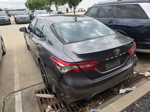 Used 2019 Toyota Camry SE w/ Audio Package FWD image 4