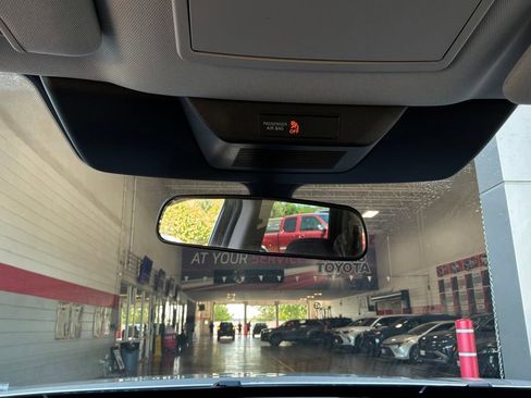 Used 2025 Nissan Pathfinder SV FWD image 19