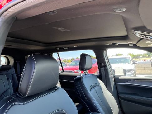 New 2026 Jeep Grand Cherokee L Limited w/ Luxury Tech Group II AWD/4WD image 16