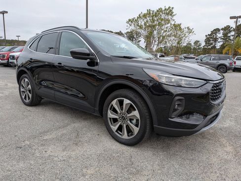 Certified 2025 Ford Escape Platinum image 2