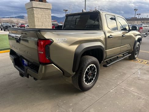 Used 2025 Toyota Tacoma TRD Off-Road image 3
