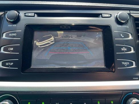 Used 2015 Toyota Highlander LE FWD image 15