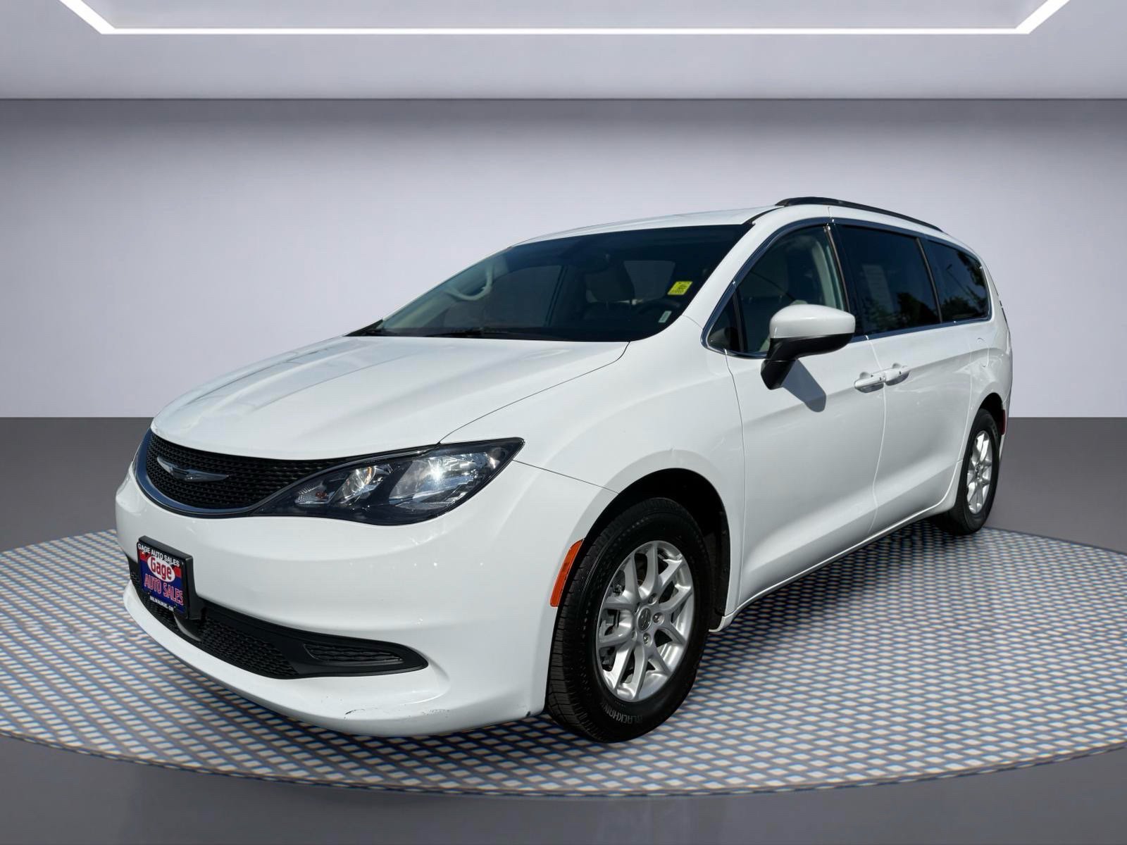 Used 2021 Chrysler Voyager Lxi FWD image 2