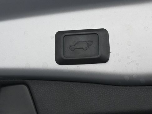 Used 2022 Toyota RAV4 XLE w/ Convenience Package FWD image 35