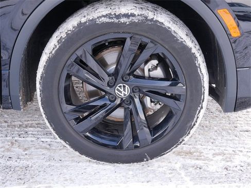 Certified 2024 Volkswagen Tiguan SE R-Line image 9