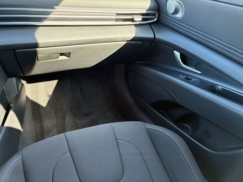 Used 2023 Hyundai Elantra SEL w/ Convenience Package image 33