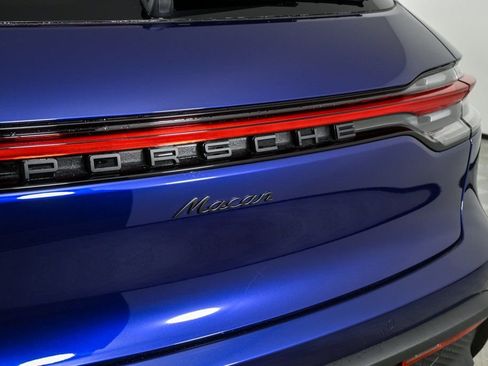 Certified 2026 Porsche Macan AWD/4WD image 37