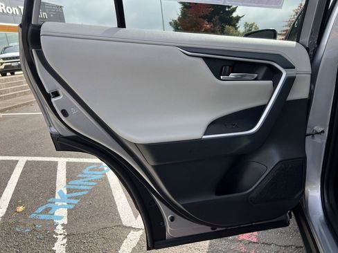 Used 2023 Toyota RAV4 Limited image 27