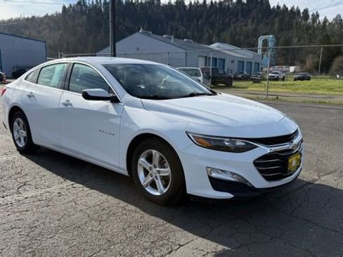 Used 2024 Chevrolet Malibu LT image 3