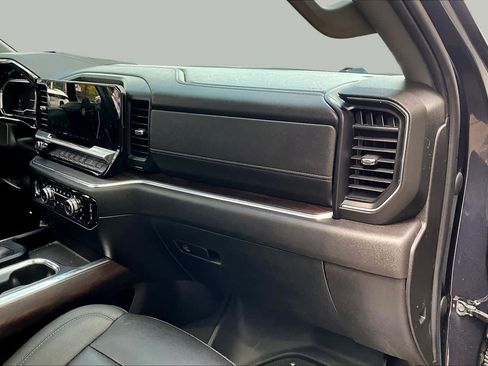 Used 2023 GMC Sierra 1500 SLT AWD/4WD image 17