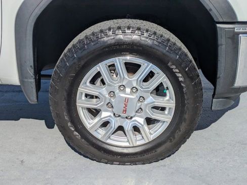 Used 2024 GMC Sierra 2500 SLE w/ SLE Value Package; image 9