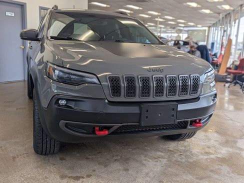 Used 2019 Jeep Cherokee Trailhawk w/ Comfort/Convenience Group image 3