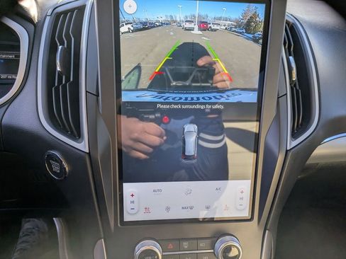 Used 2021 Ford Edge SEL w/ Convenience Package image 16