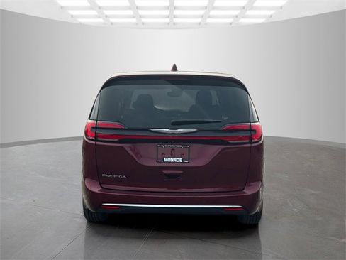Certified 2021 Chrysler Pacifica Touring image 6