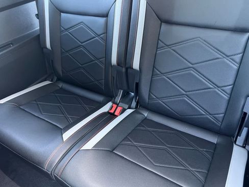 Used 2025 Volkswagen Atlas Peak Edition SE image 15