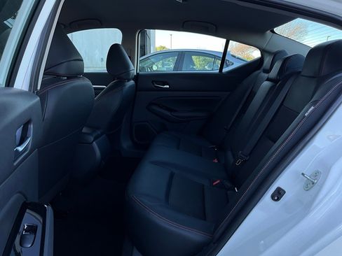 Used 2025 Nissan Altima 2.5 SR image 12