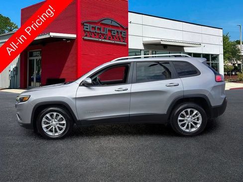 Used 2021 Jeep Cherokee Latitude FWD image 2