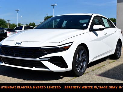 New 2025 Hyundai Elantra Limited w/ Cargo Package