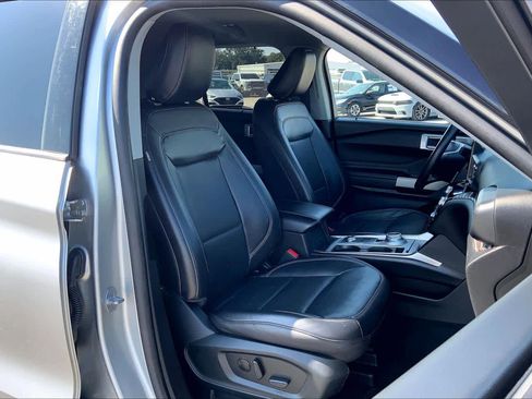 Certified 2023 Ford Explorer Limited image 9