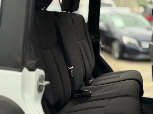 Used 2016 Jeep Wrangler Unlimited Sport w/ Connectivity Group image 30