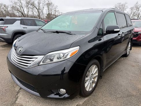 Used 2015 Toyota Sienna Limited w/ Four Season Floor Mat Package image 5