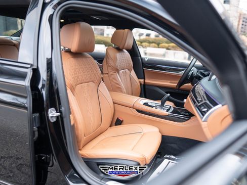 Used 2020 BMW 750i xDrive w/ M Sport Package image 17