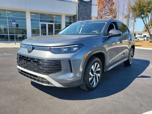 Used 2025 Volkswagen Tiguan S image 4