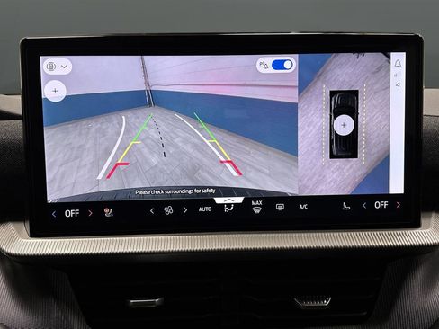 Used 2025 Ford Explorer ST-Line w/ Premium Package image 11