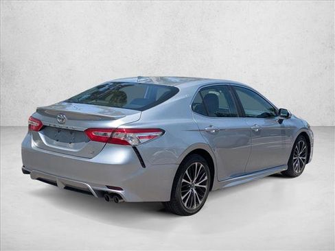 Used 2020 Toyota Camry SE FWD image 2