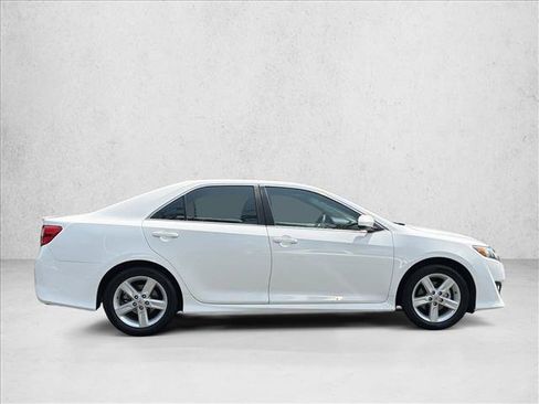 Used 2013 Toyota Camry SE FWD image 4