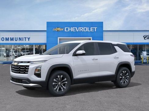 New 2026 Chevrolet Equinox LT image 2