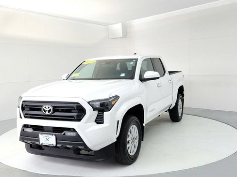 Used 2024 Toyota Tacoma SR5 AWD/4WD image 2