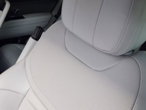 Used 2023 Land Rover Range Rover Sport SE image 16