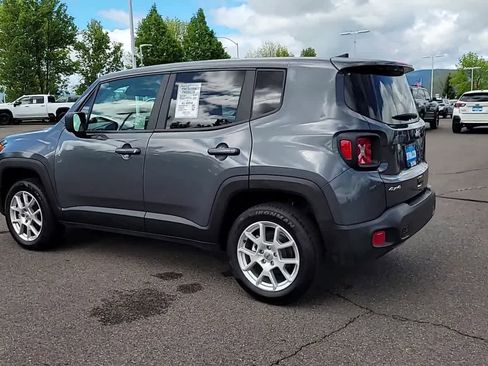 Used 2023 Jeep Renegade Latitude AWD/4WD image 6