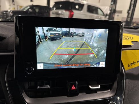 Used 2023 Toyota Corolla Cross XLE image 11