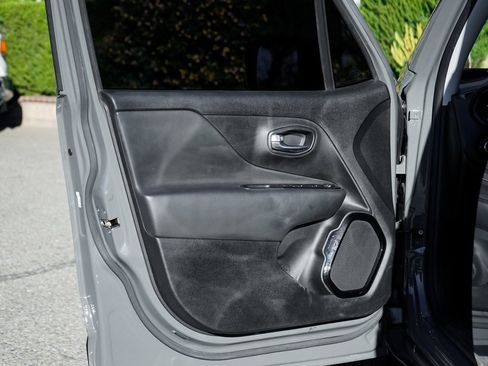 Used 2020 Jeep Renegade Altitude image 14