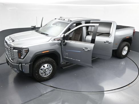 Used 2025 GMC Sierra 3500 Denali w/ Denali Reserve Package AWD/4WD image 46