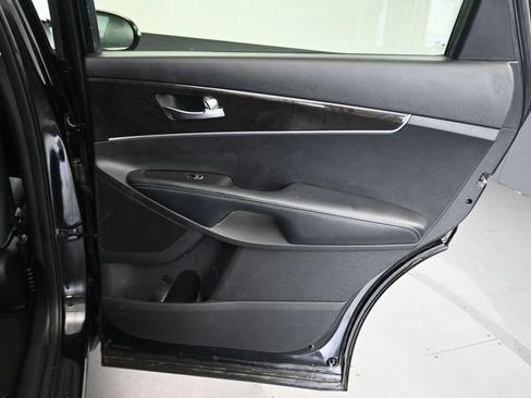 Used 2017 Kia Sorento AWD image 32