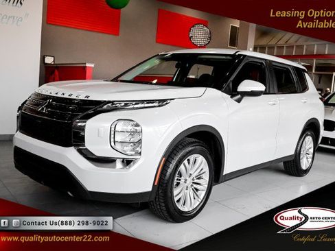 Used 2024 Mitsubishi Outlander ES image 1