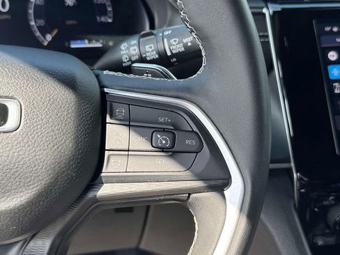 Used 2024 Jeep Grand Cherokee L Laredo image 23