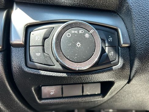 Used 2018 Ford Explorer XLT w/ Equipment Group 202A AWD/4WD image 10